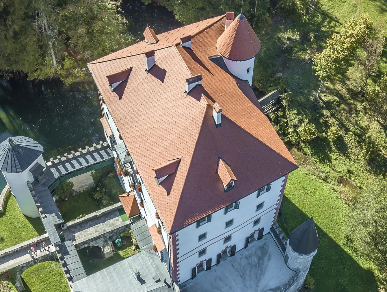 oferta-branza-nieruchomosci-zdjecia-i-filmy-dron-architekci