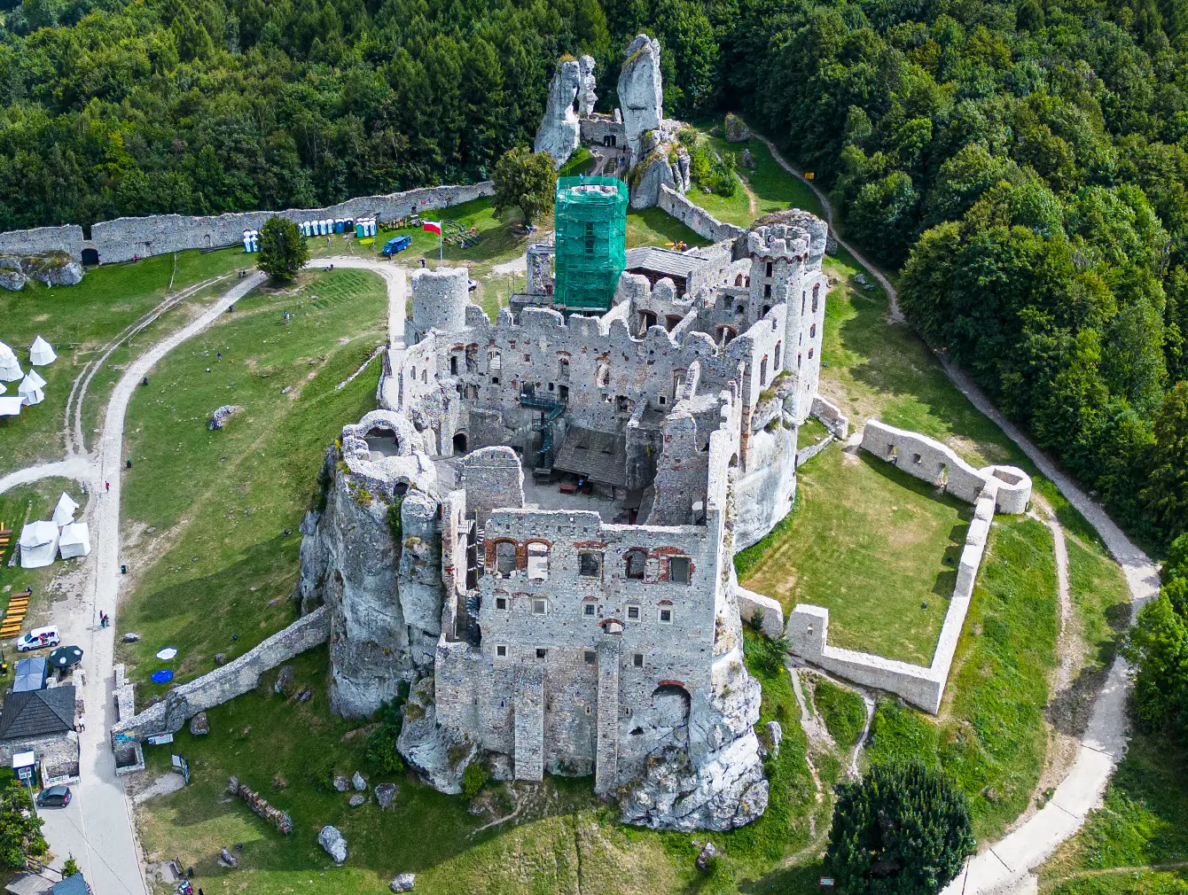 oferta-turystyka-zdjecia-i-filmy-dron-promocja-zabytkow